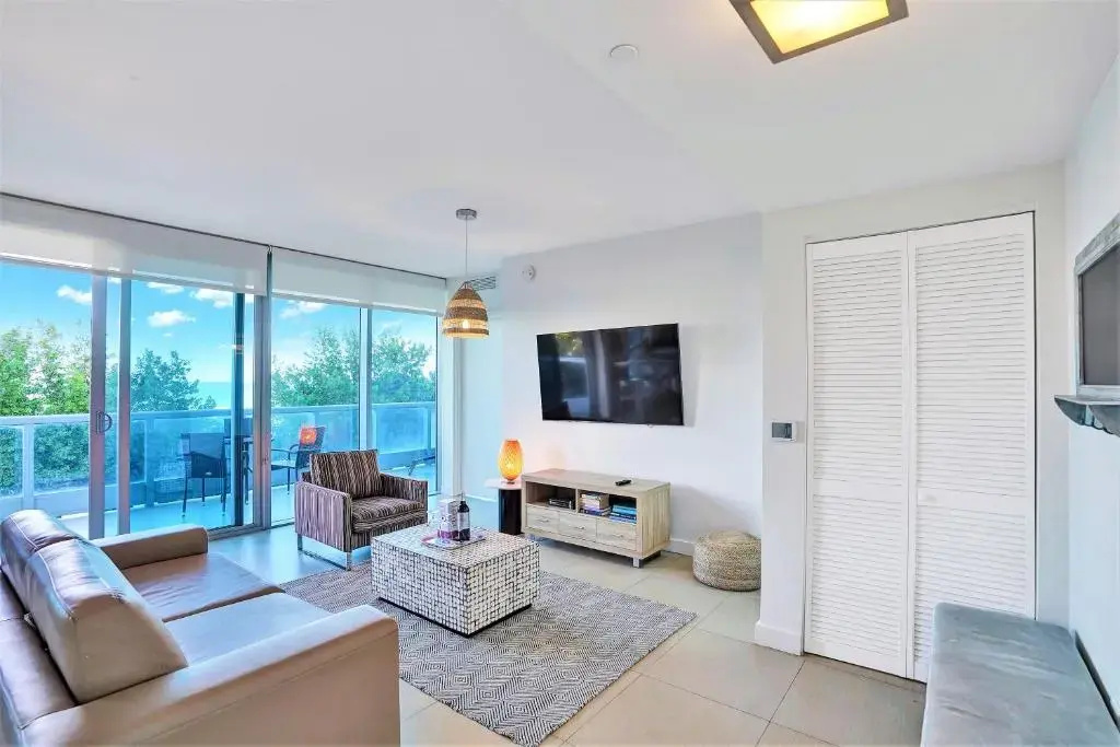 1 Bedroom Superior Apartment with balcony and with pool view