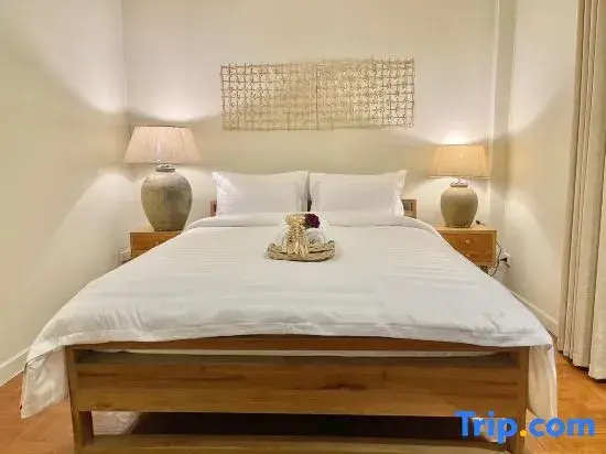 Deluxe Double room with balcony (full double bed)