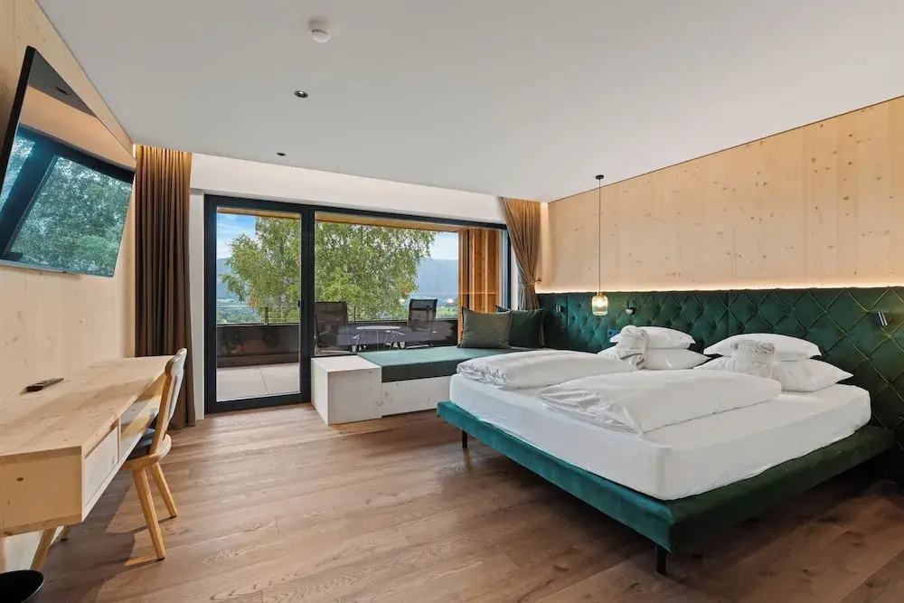 Deluxe Double room with balcony and with view (full double bed)