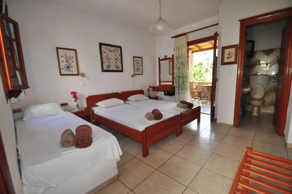 Standard Triple room with balcony