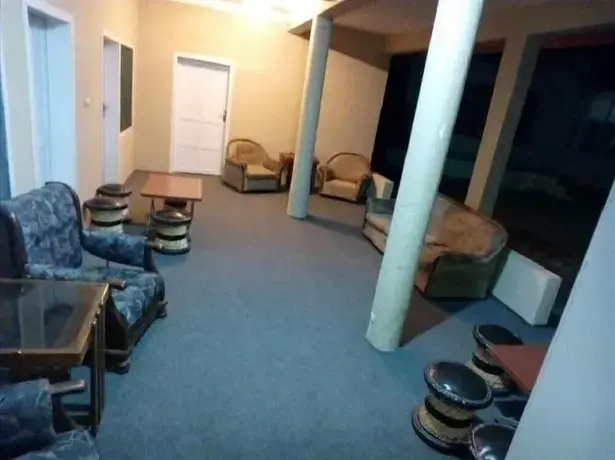 Cross Roads Hotel