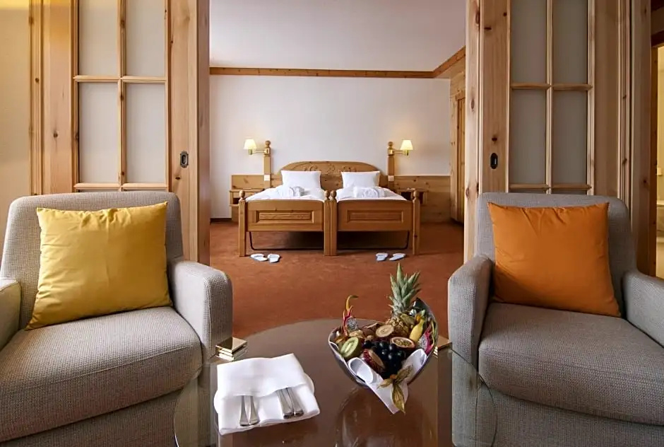 (1)Twin Junior Suite (twin beds) at Sunstar Hotel Grindelwald in Grindelwald