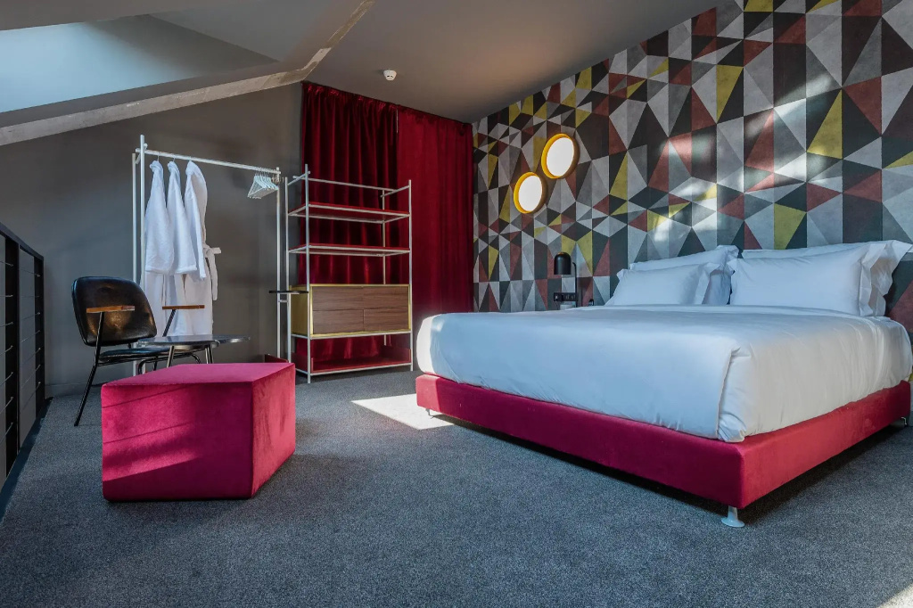 Deluxe Double room (full double bed)