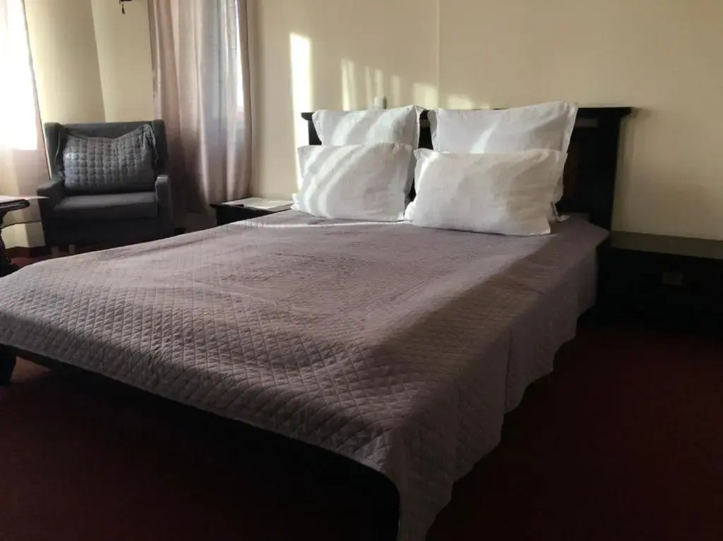 Double room (full double bed)