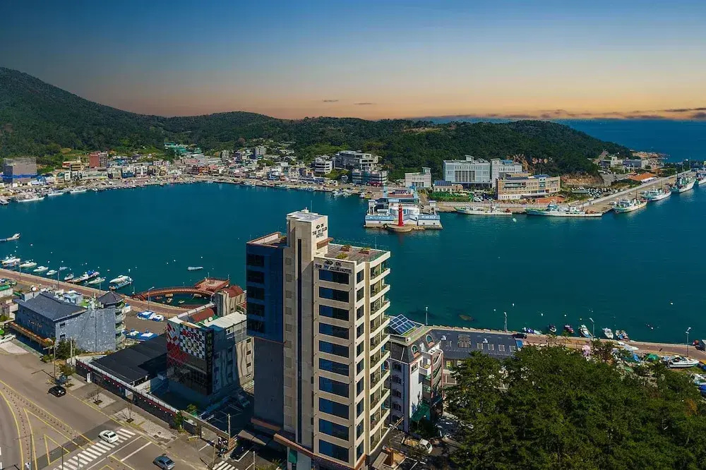 Beach & Waterfront