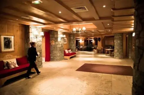 Lobby & Reception