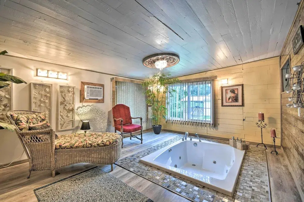 Rustic Chic Home: 1 Mi to Dtwn Hot Springs! — фото 6