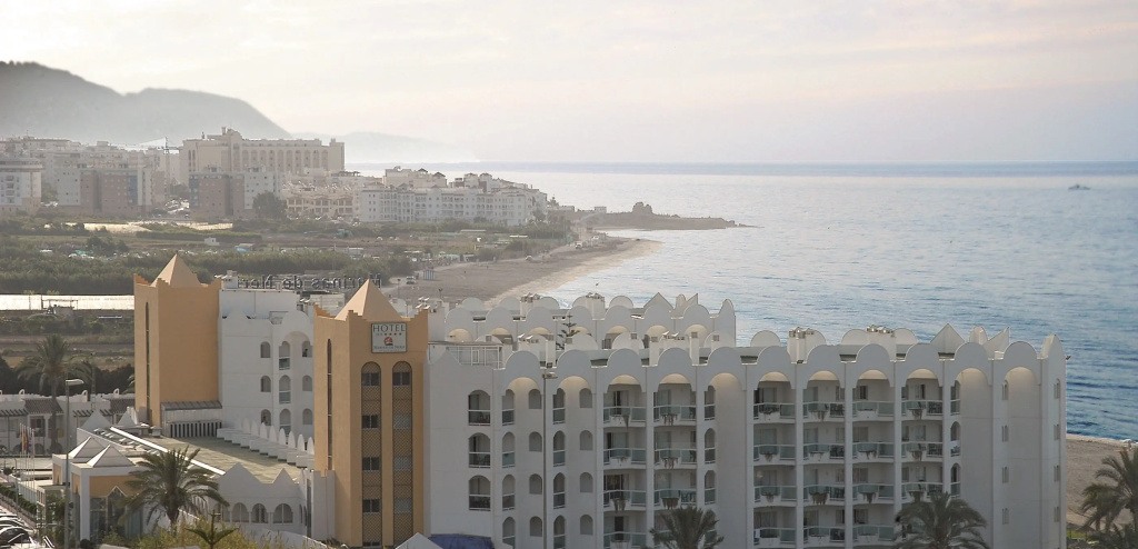 Beach & Waterfront