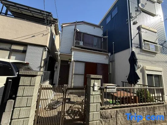 Easy Access to Asakusa Airport 2 Showers 2 Toilets