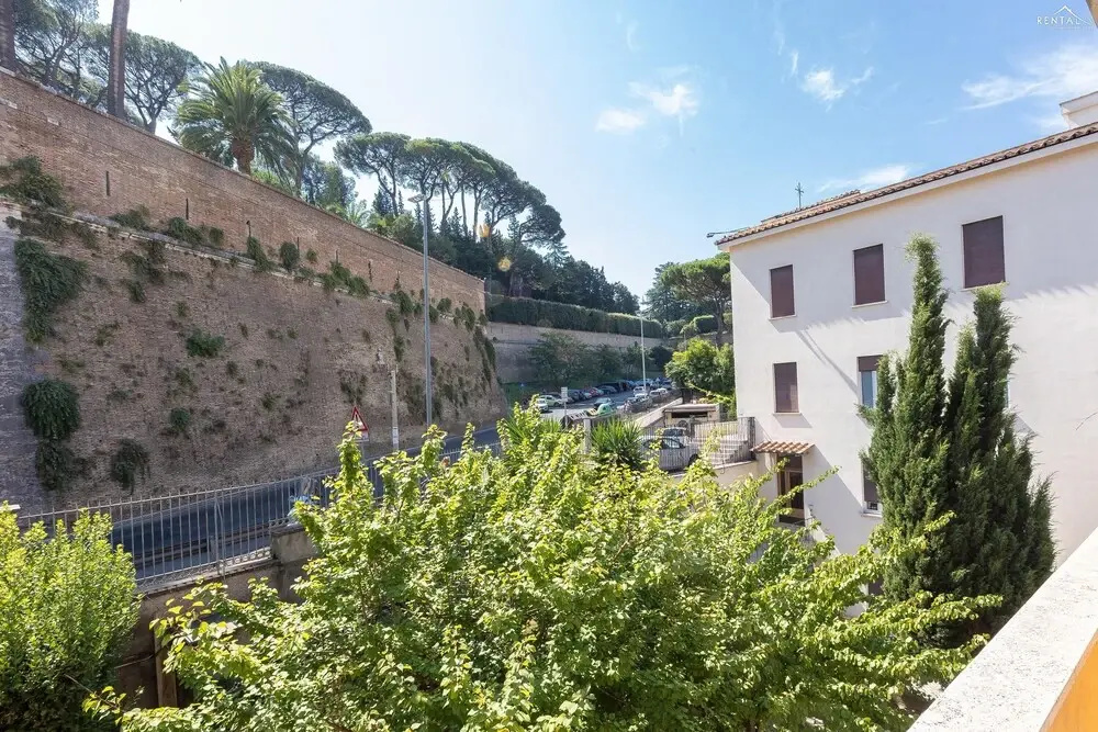 Rental in Rome Vatican Walls Apartment