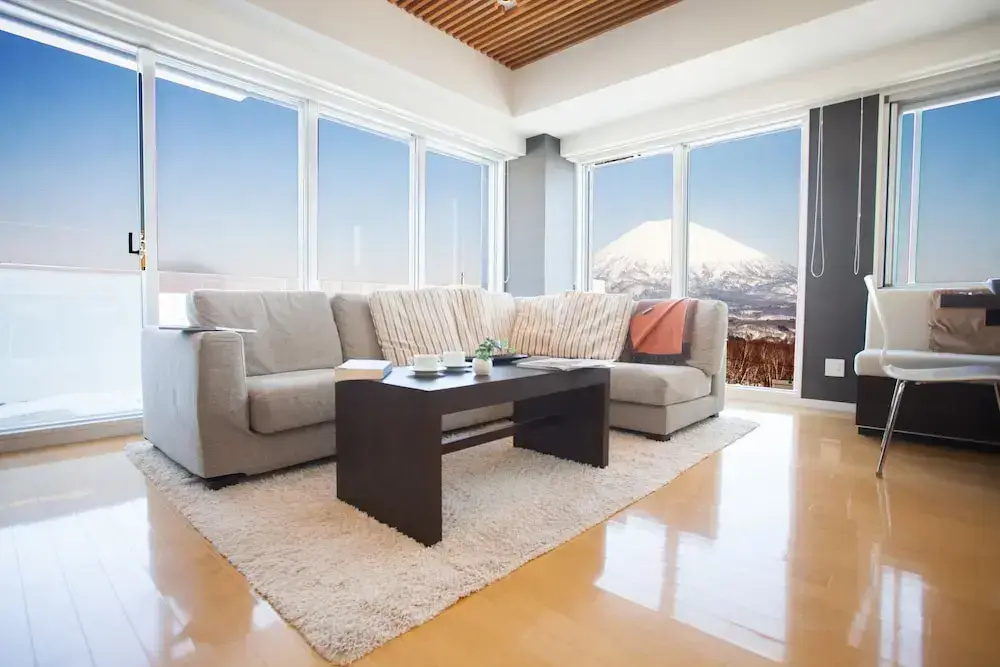 3 Bedrooms Apartment