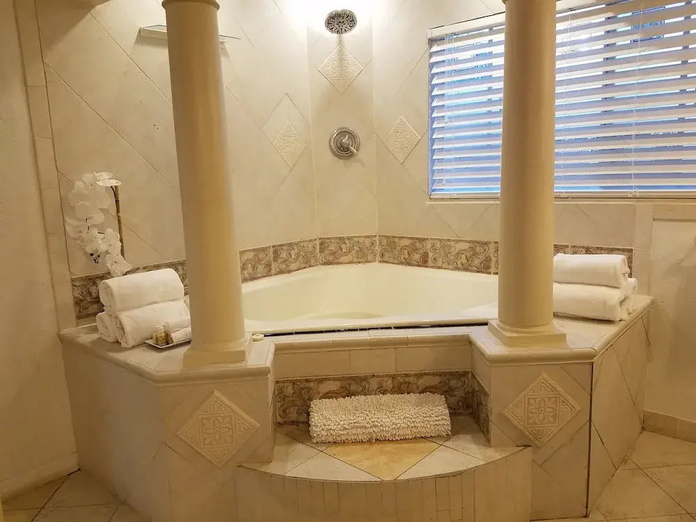 Double Suite (full double bed)