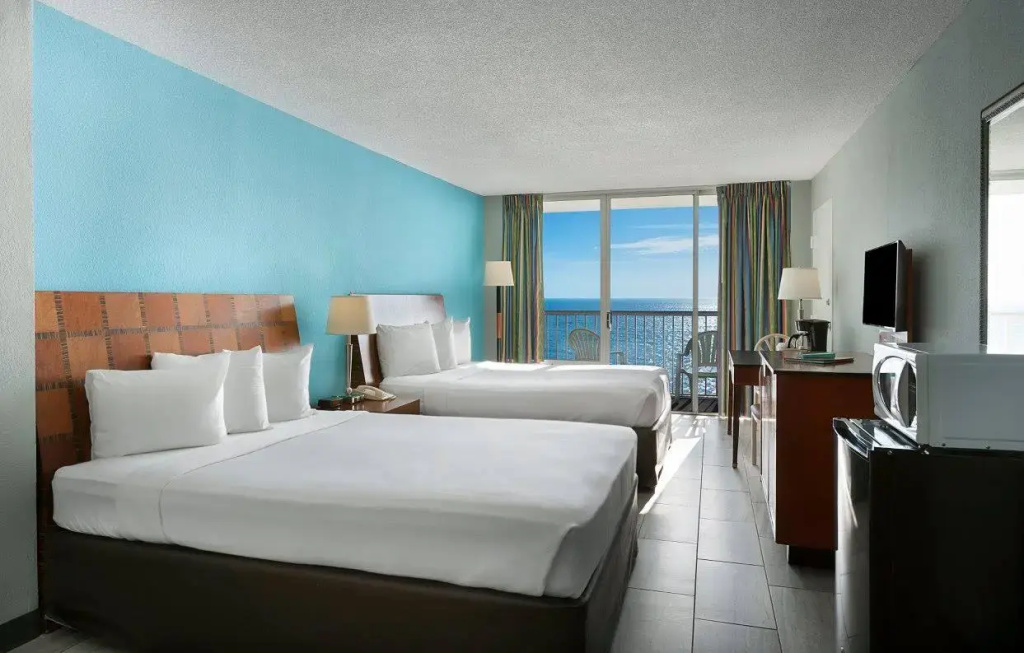 Standard Quadruple room oceanfront