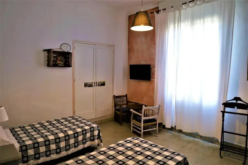 Hostal Montsoliu - Chambres