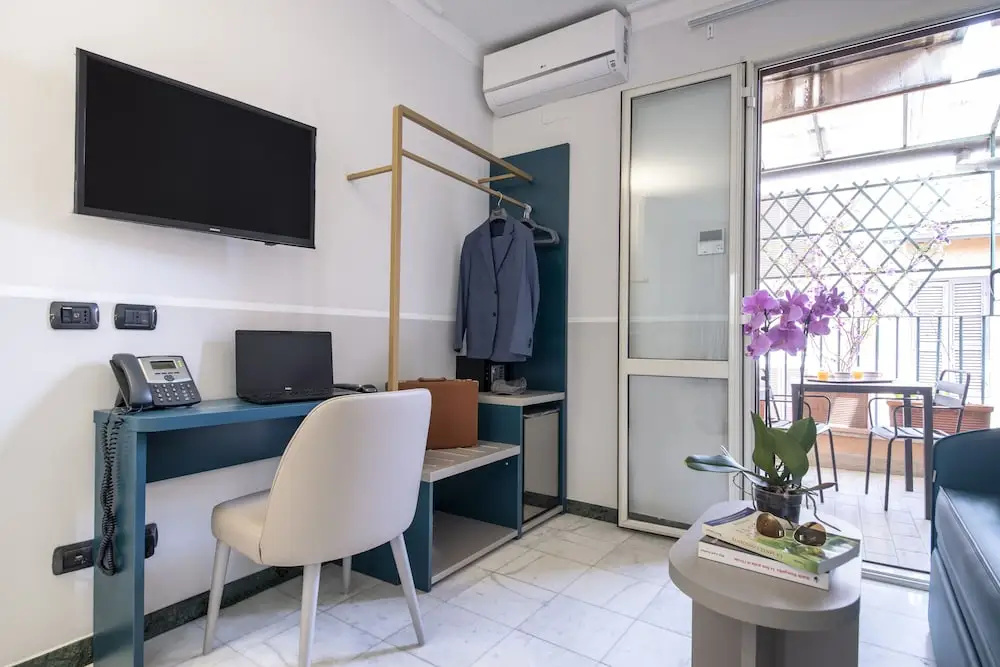 Deluxe Double room (full double bed)