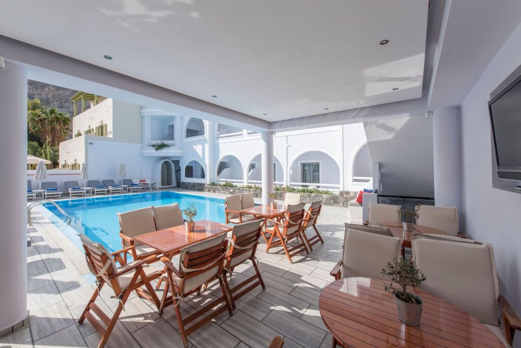 Avra Hotel 2 *