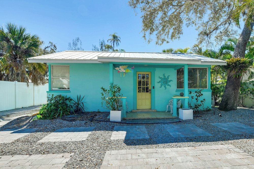 'vintage Mermaid Cottage' 4 Mi to Siesta Key Beach