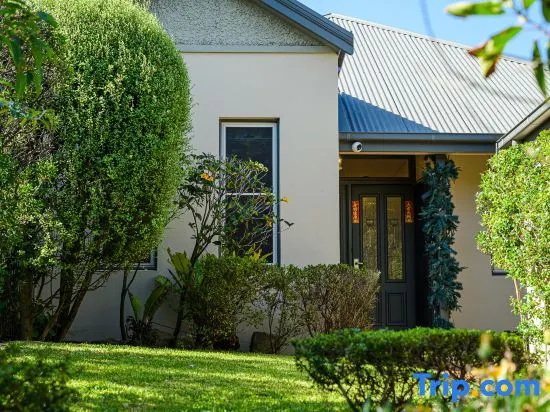 Charming Detached in North Sydney /3BR 3BA /Parking/Metro