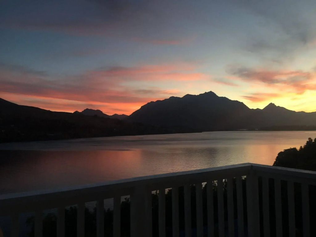 Aquarius De Lavender Lake View B&B