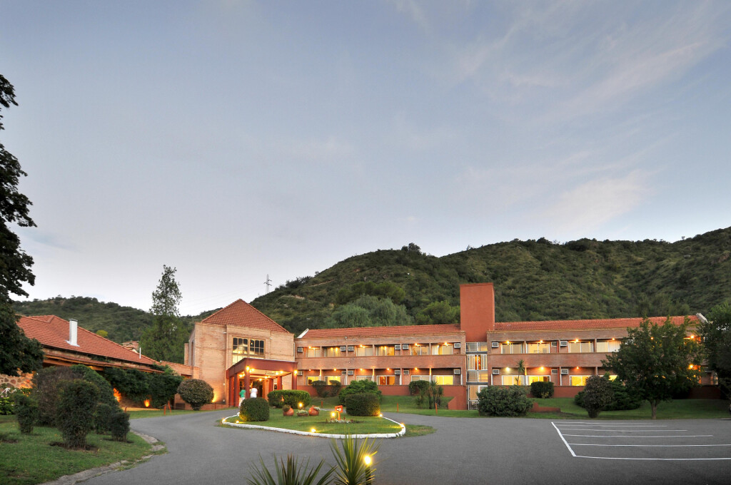 Pinares del Cerro Resort & Suites picture