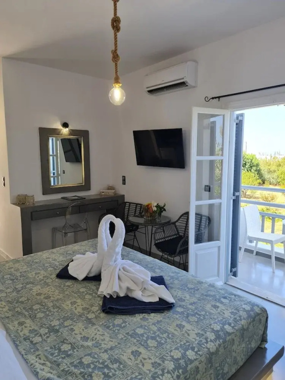 Superior Double room with balcony and with garden view (full double bed)