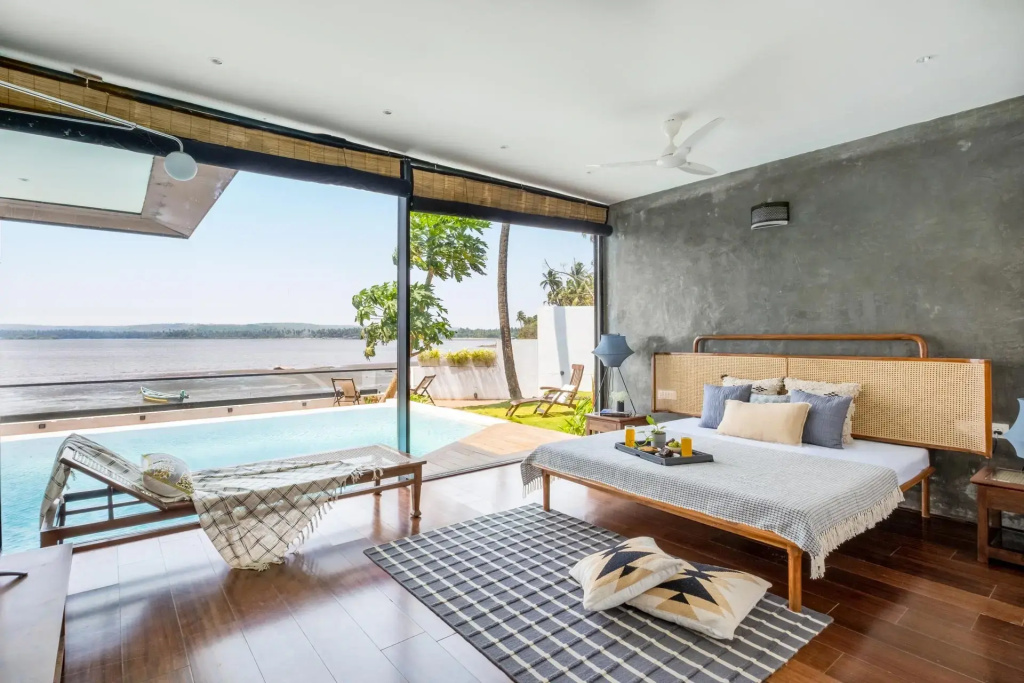 Glasshouse On The Bay