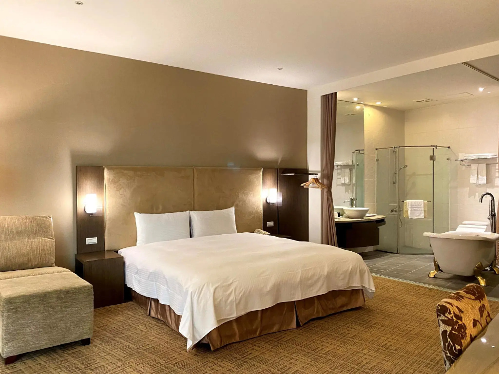 Deluxe Double room (full double bed)