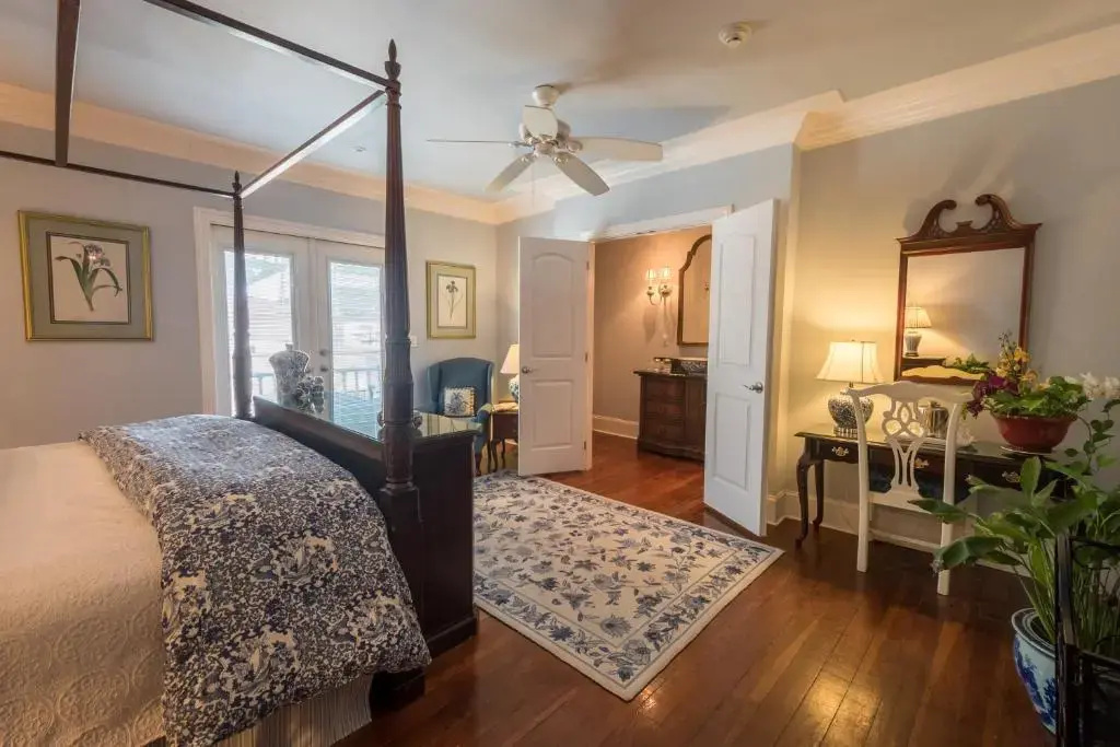 Deluxe Double room with balcony (full double bed)