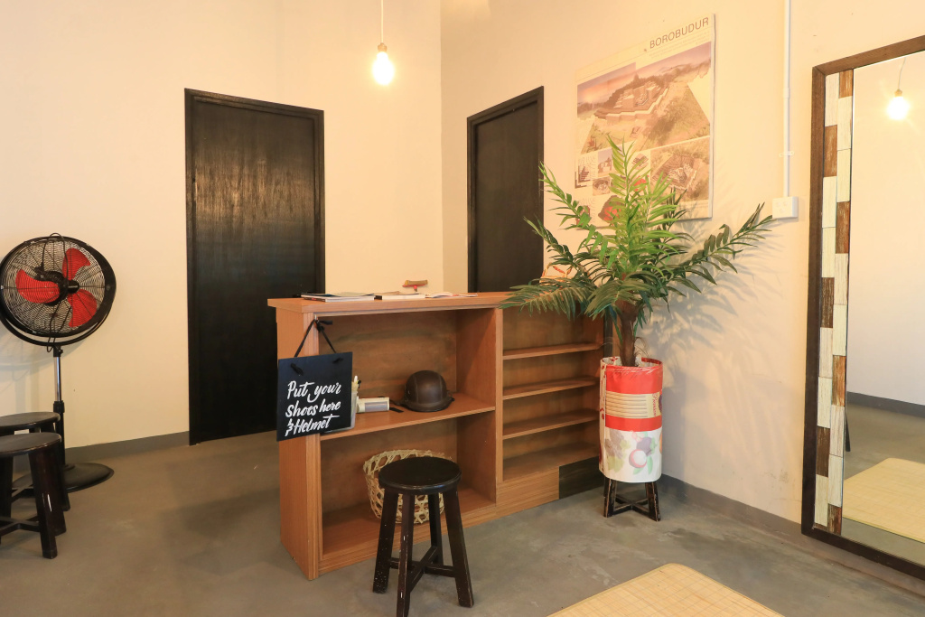 Lobby & Reception