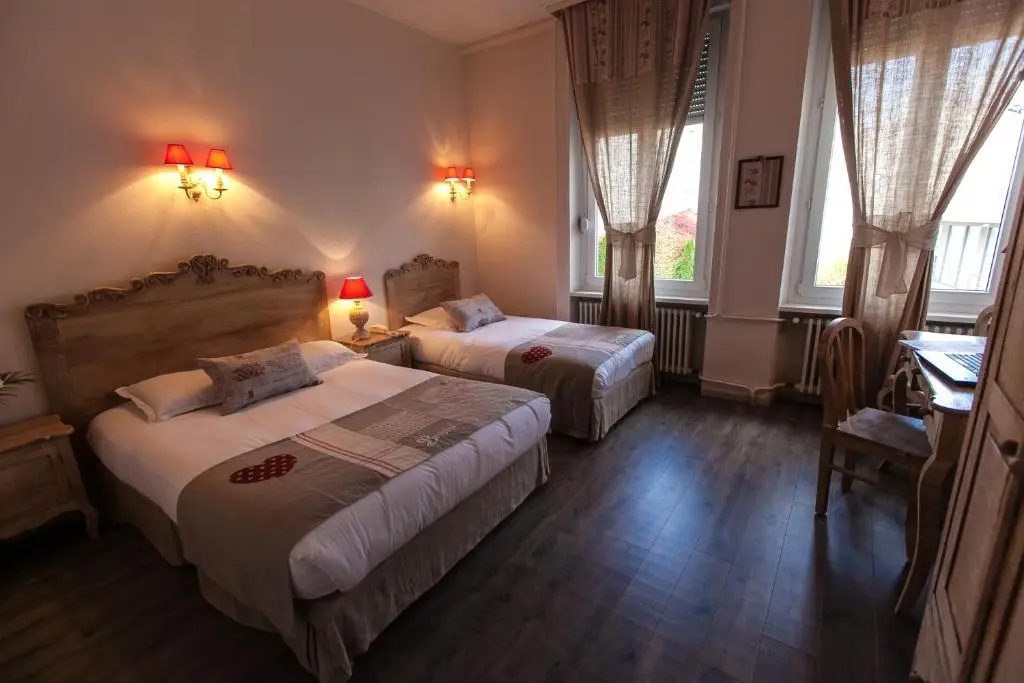 Standard Triple room