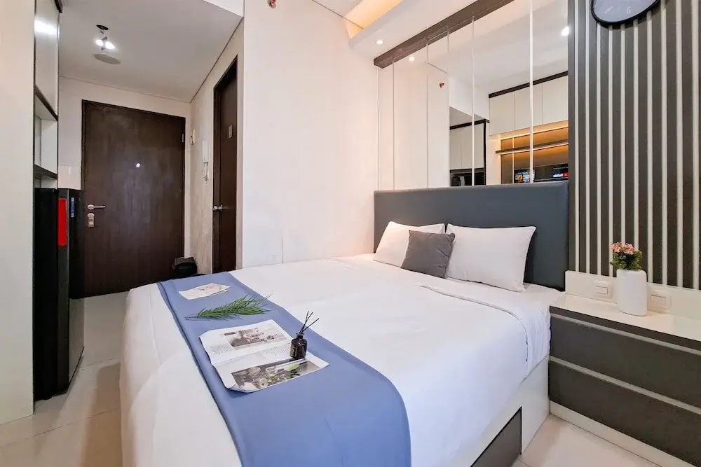 Modern Monochromatic Studio At Transpark Bintaro Apartment