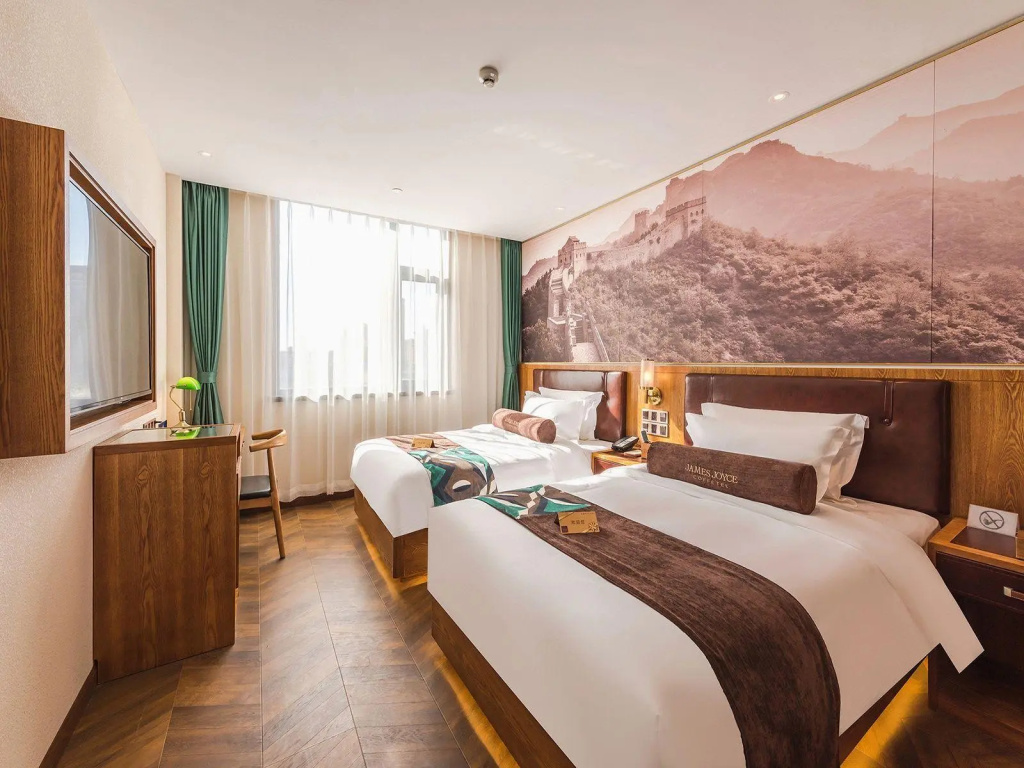 Отель James Joyce Coffetel Hotel (Beijing Xiaohongmen subway station) в Пекине