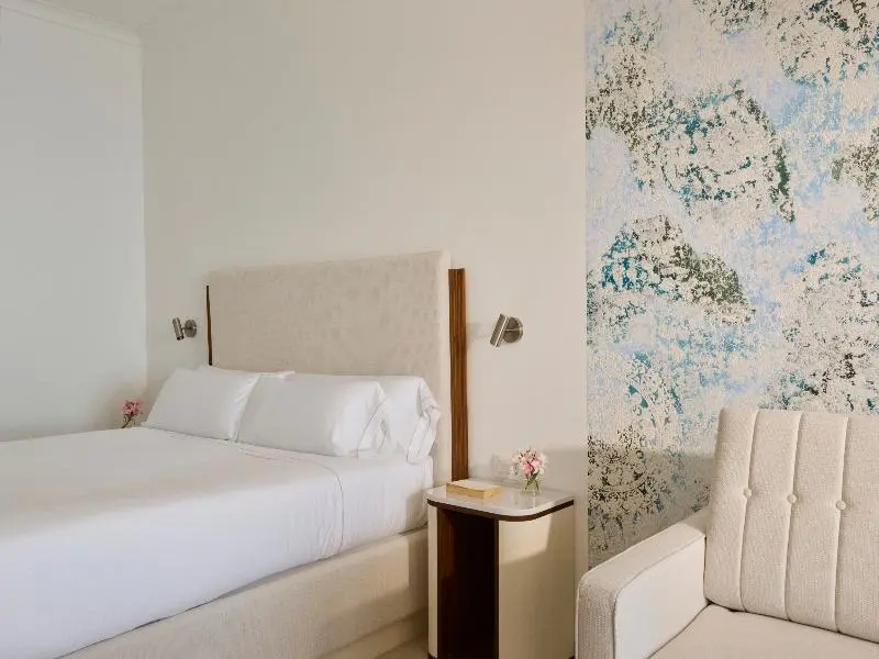 Junior Suite with balcony and with partial sea view