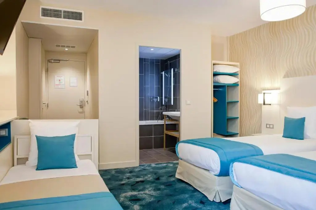 Standard Triple room