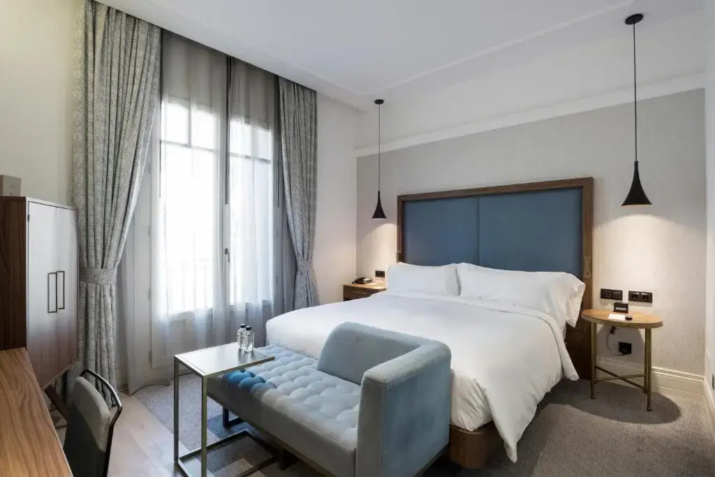 Deluxe Double room (full double bed)