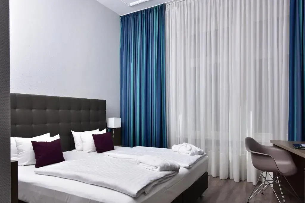 Deluxe Double room (full double bed)