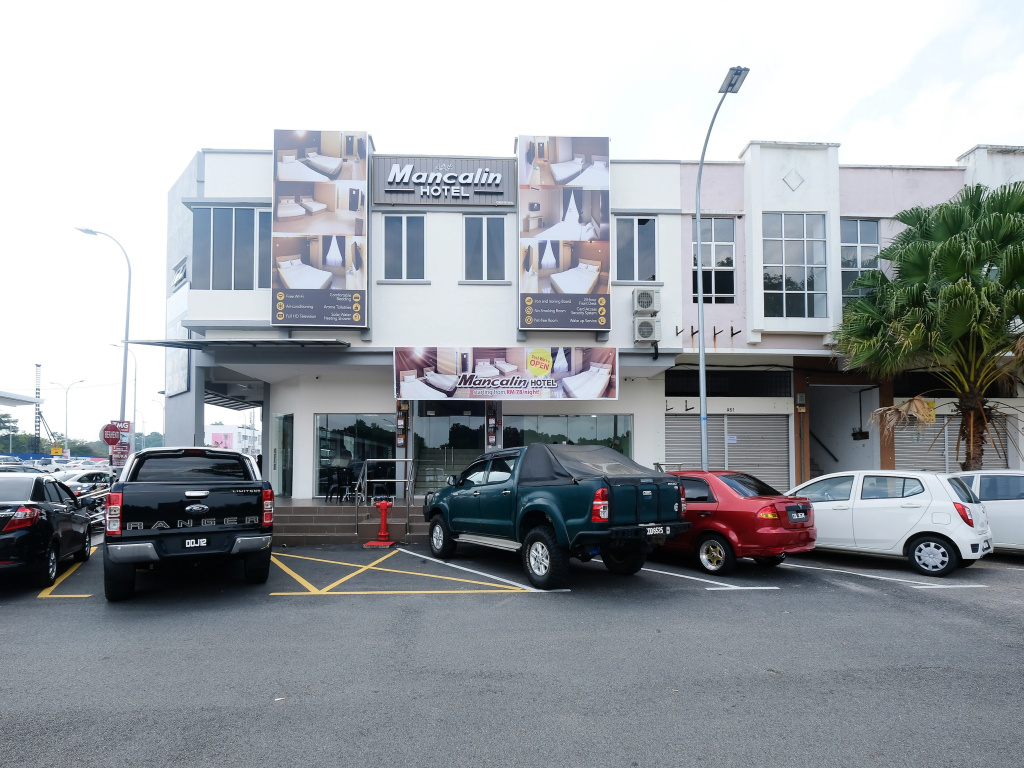 Super OYO 43935 Mancalin Hotel