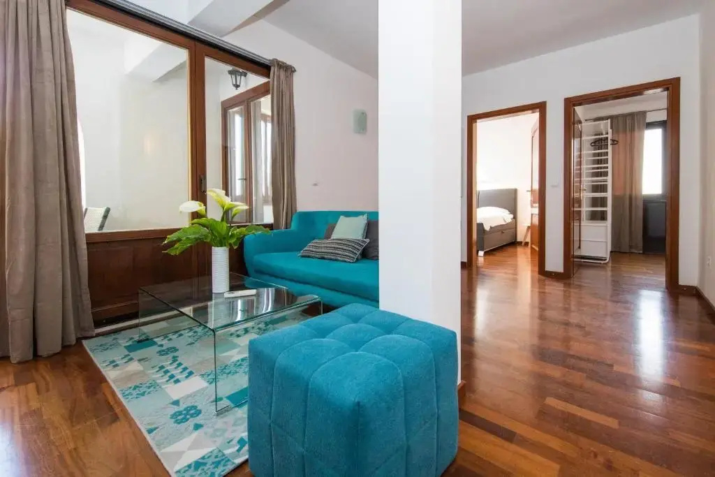 2 Bedrooms Suite with balcony and with sea view