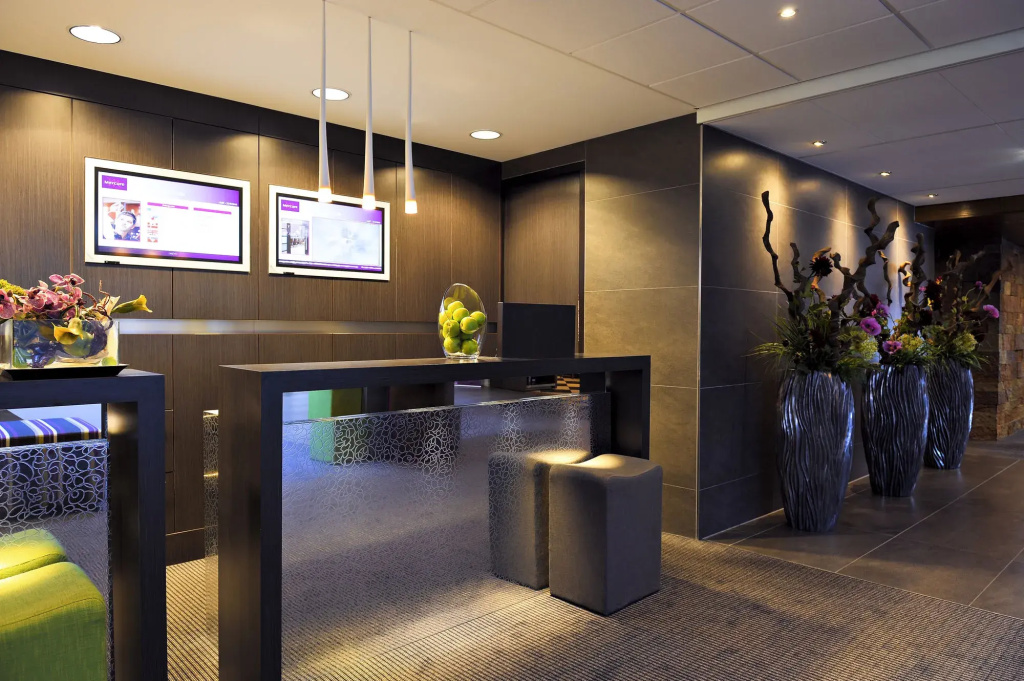 Lobby & Reception