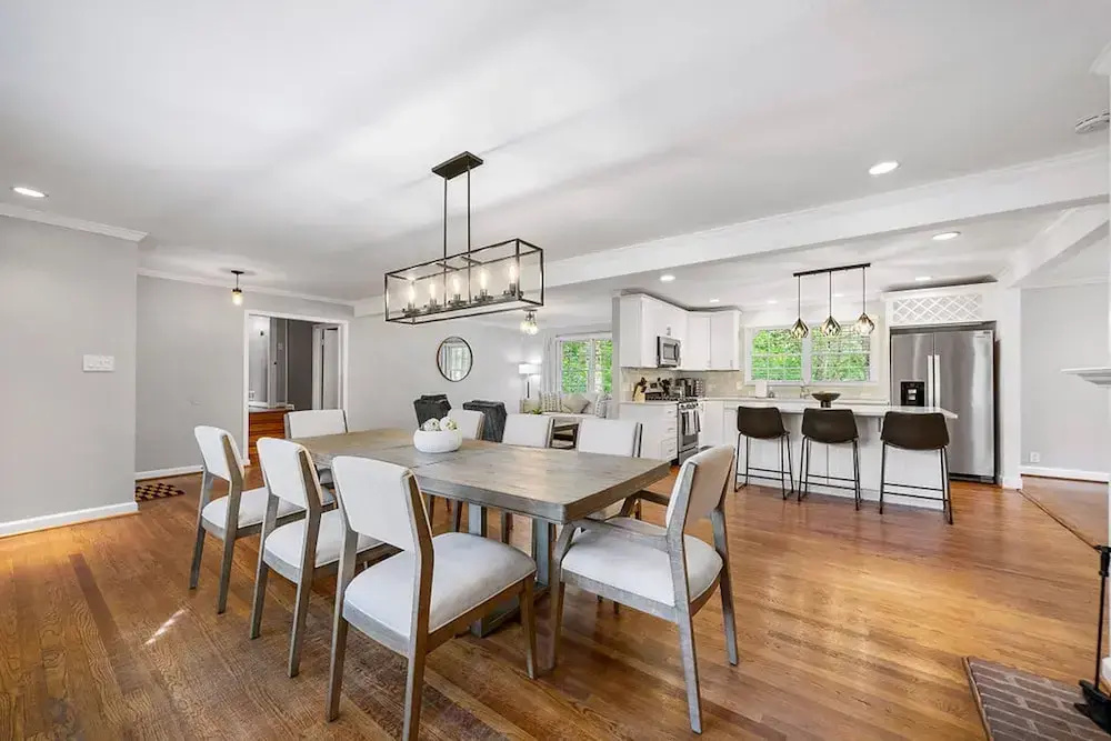 Beautiful and Quiet Newly Renovated 4 Bedroom Retreat - фото 14