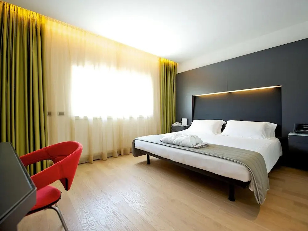Double Junior Suite (full double bed)