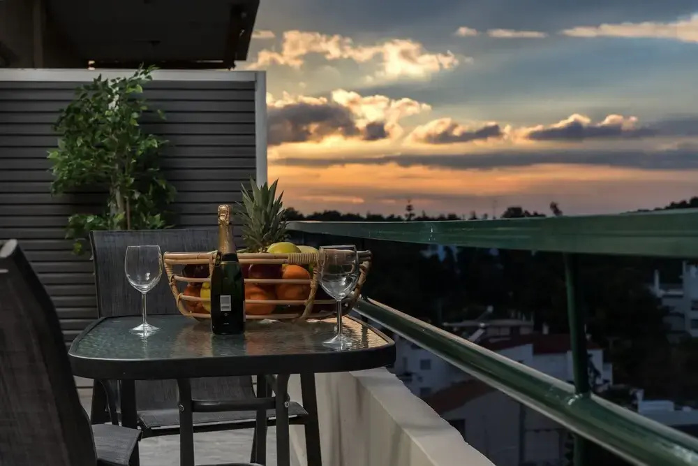 51m² Renovated Apartment in Vouliagmeni