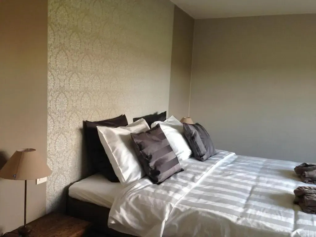 Deluxe Double room with balcony (full double bed)