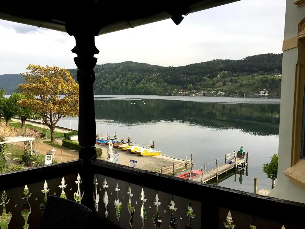 Standard Double room with balcony and with lake view (full double bed)