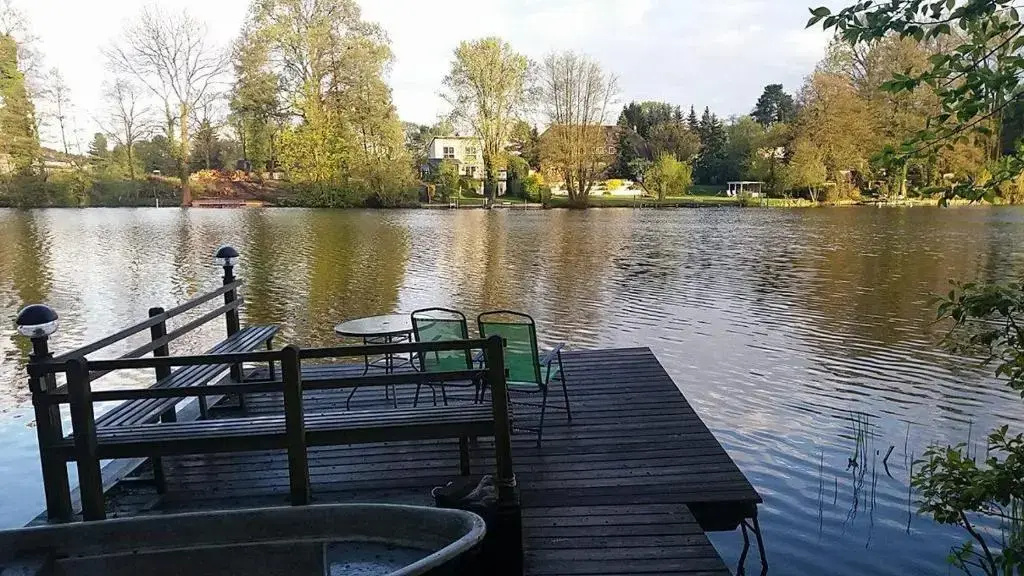 Holzhaus am See