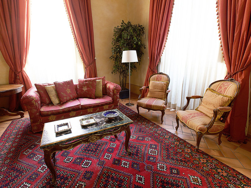 Terrace Pantheon Relais — 3