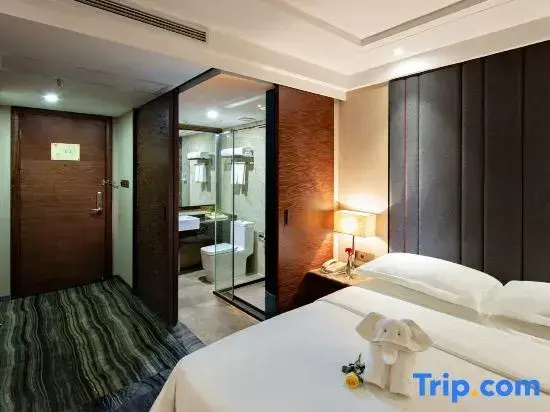 Standard Double room with street view (full double bed)