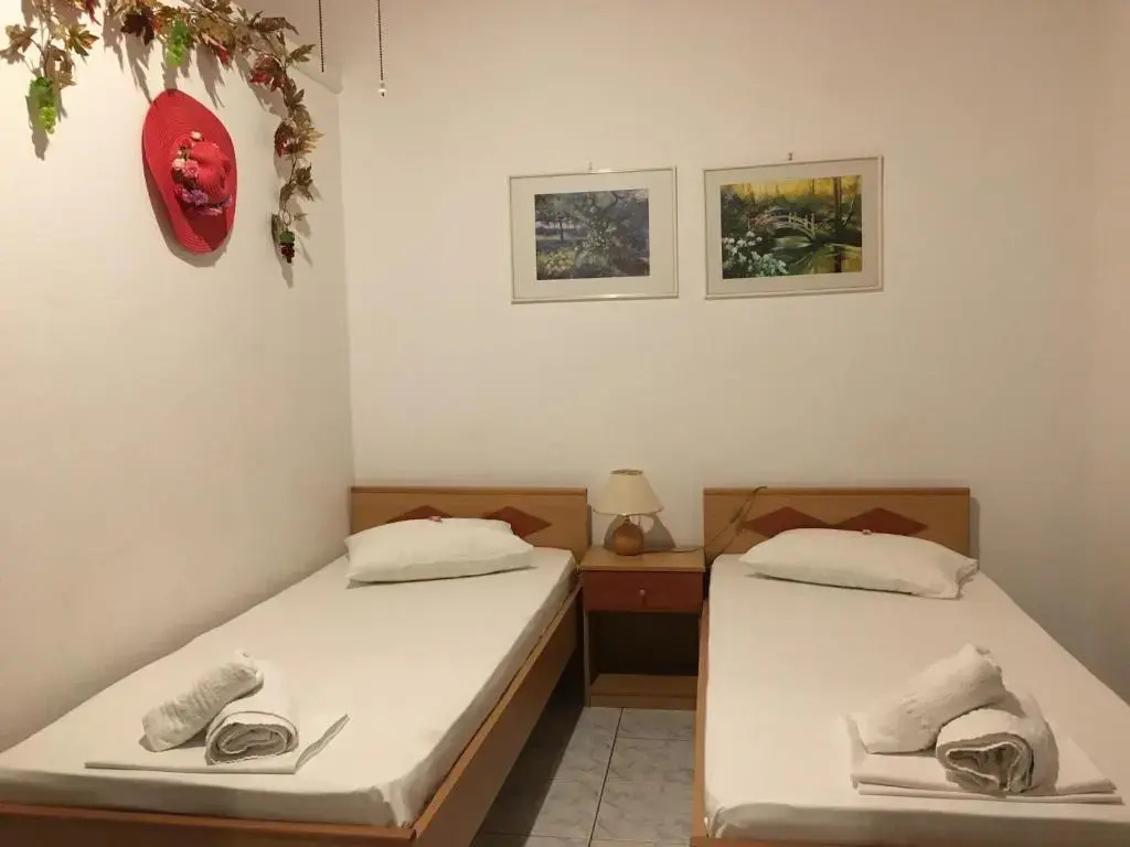 Economy room