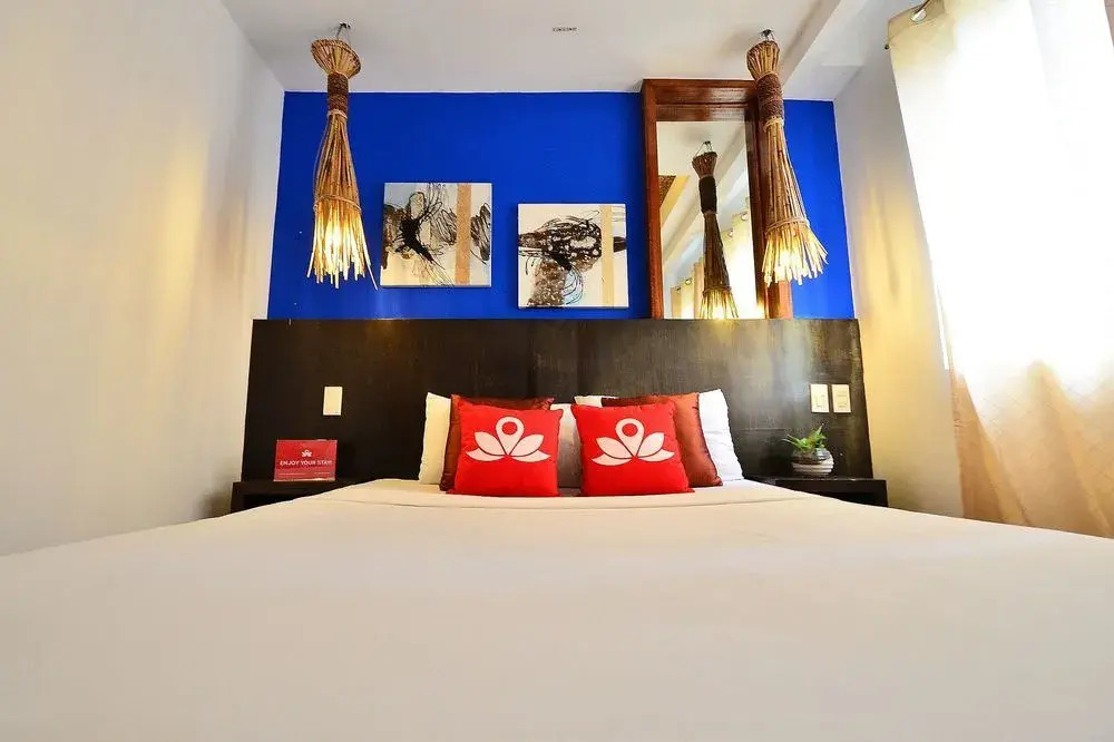 ZEN Rooms Station 1 White Beach