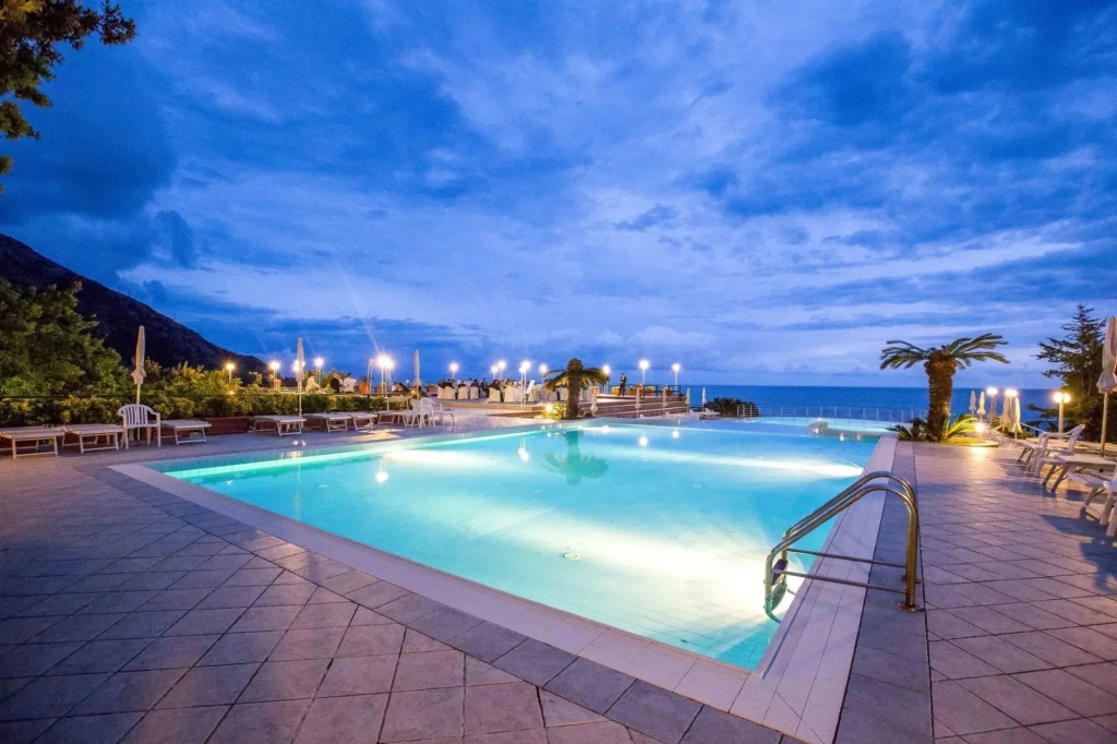 Beach & Waterfront